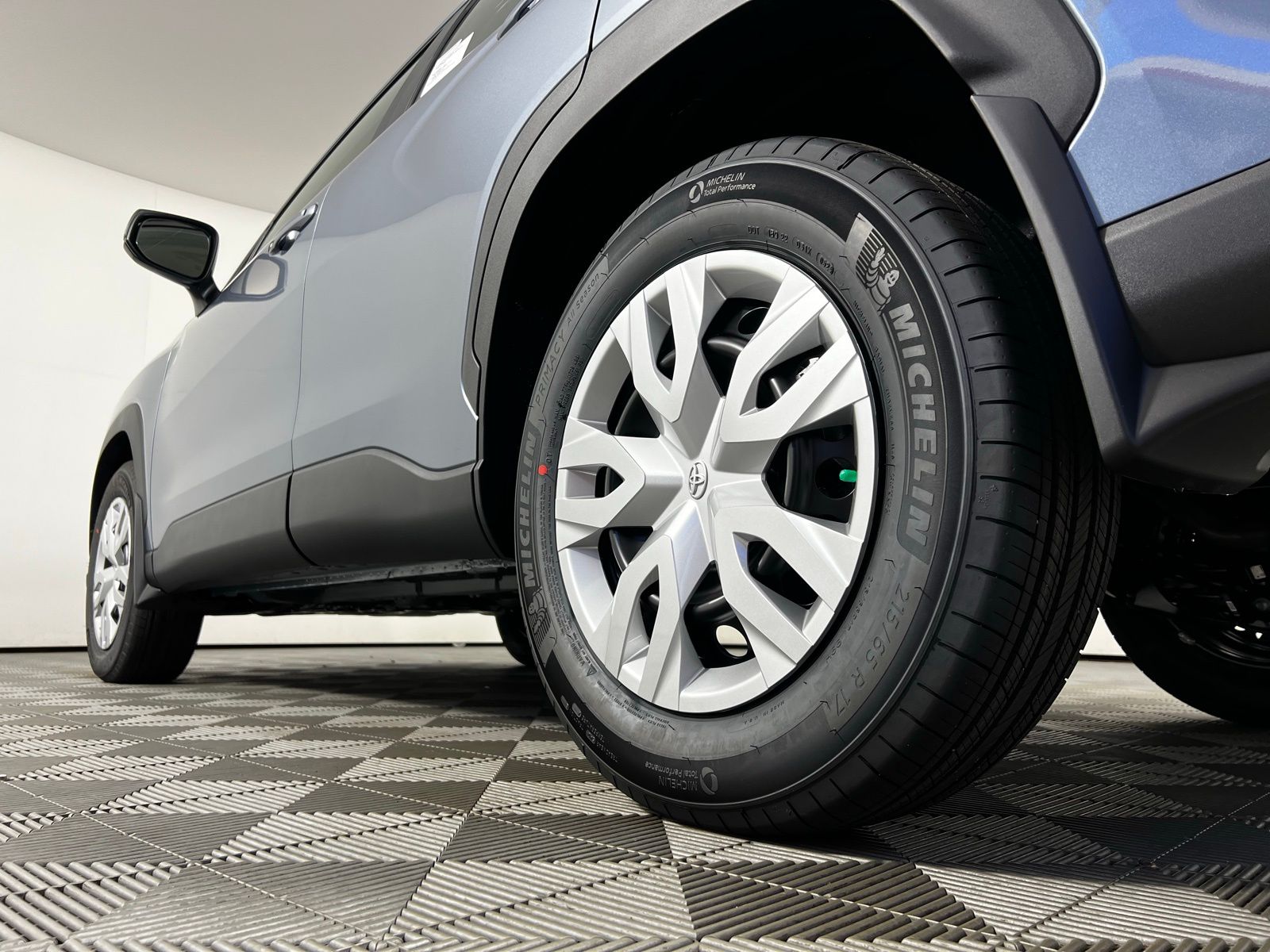 2025 Toyota Corolla Cross L 19