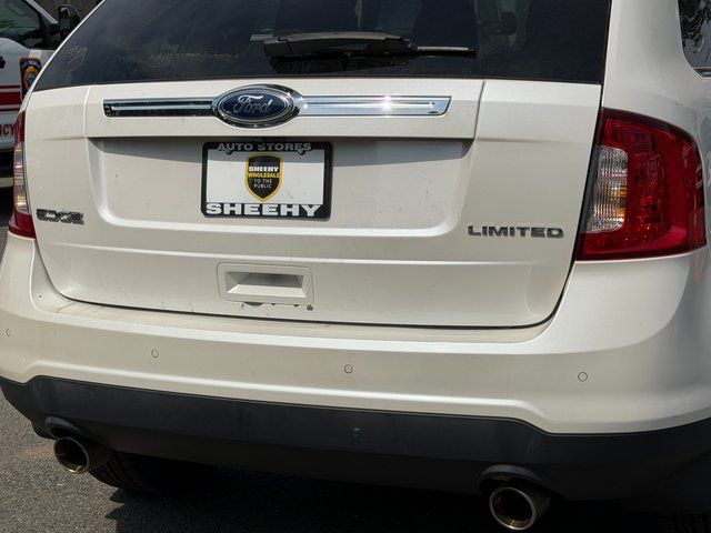 Used 2011 White Platinum Clearcoat Metallic Ford Limited image 29