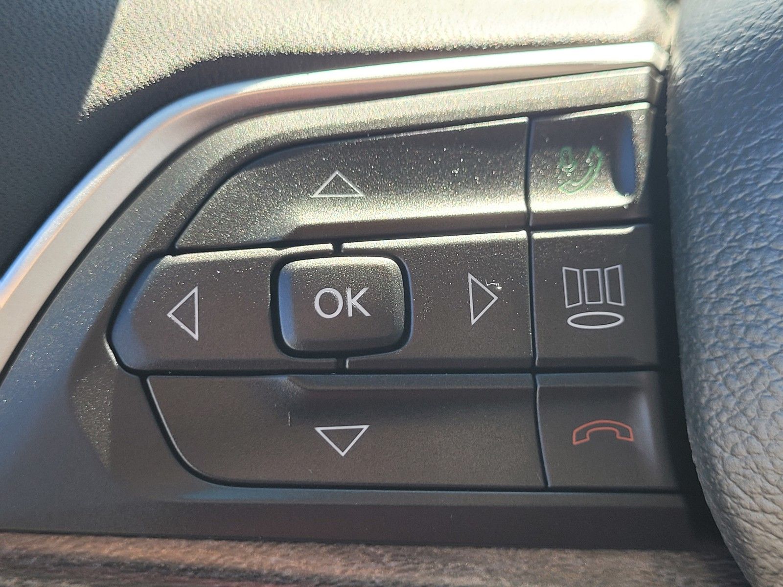 New 2026 White/off-white Jeep Laredo image 20