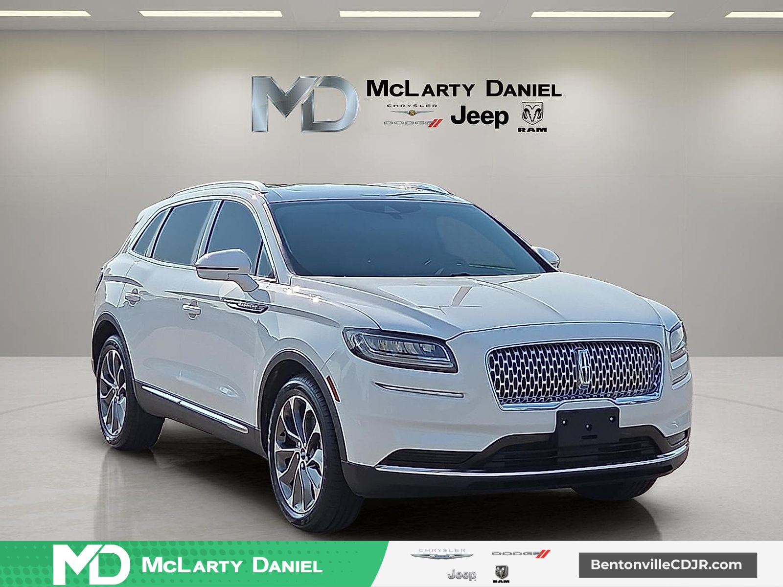 Pristine White Metallic Tri-Coat 2022 Lincoln Nautilus SUV / Crossover Front-Wheel Drive 8-Speed Automatic