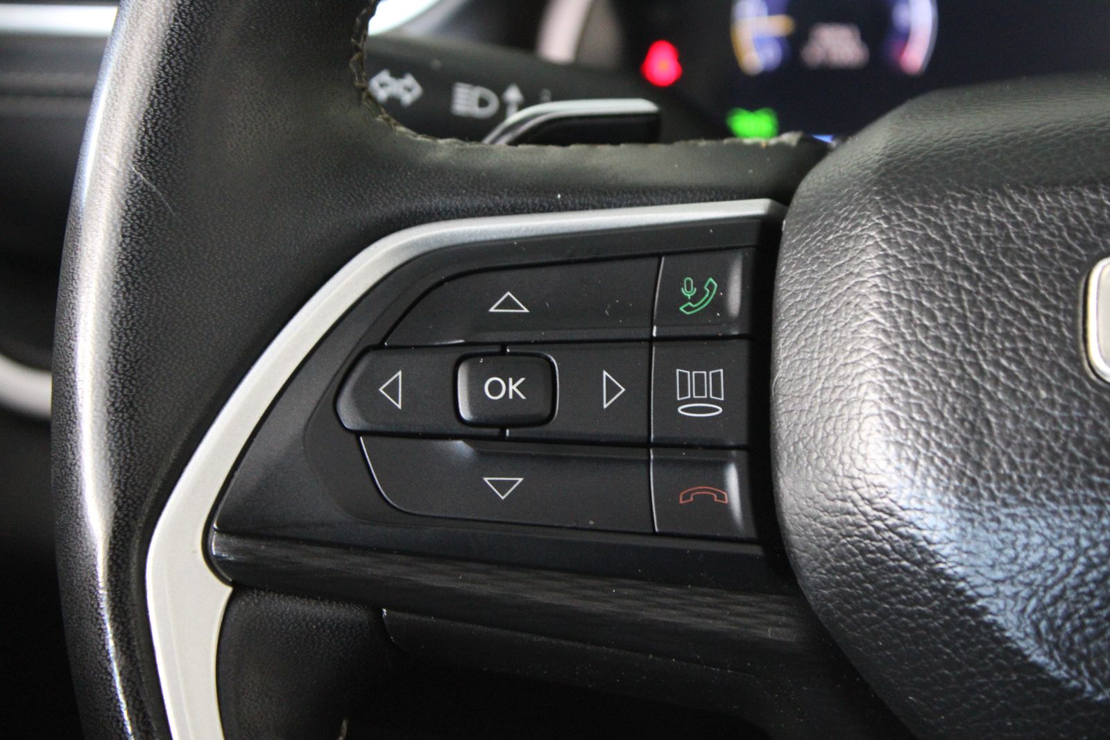 Used 2023 Black Jeep Laredo image 18