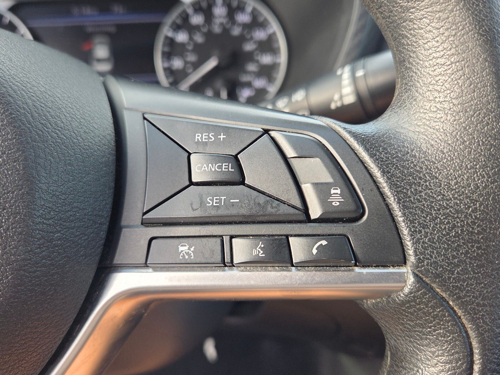Used 2024 White Nissan SV image 26