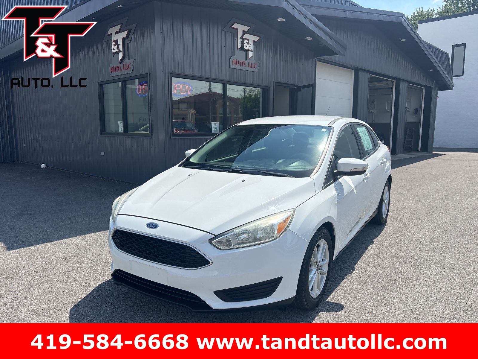 2017 Ford Focus Sedan SE's photo