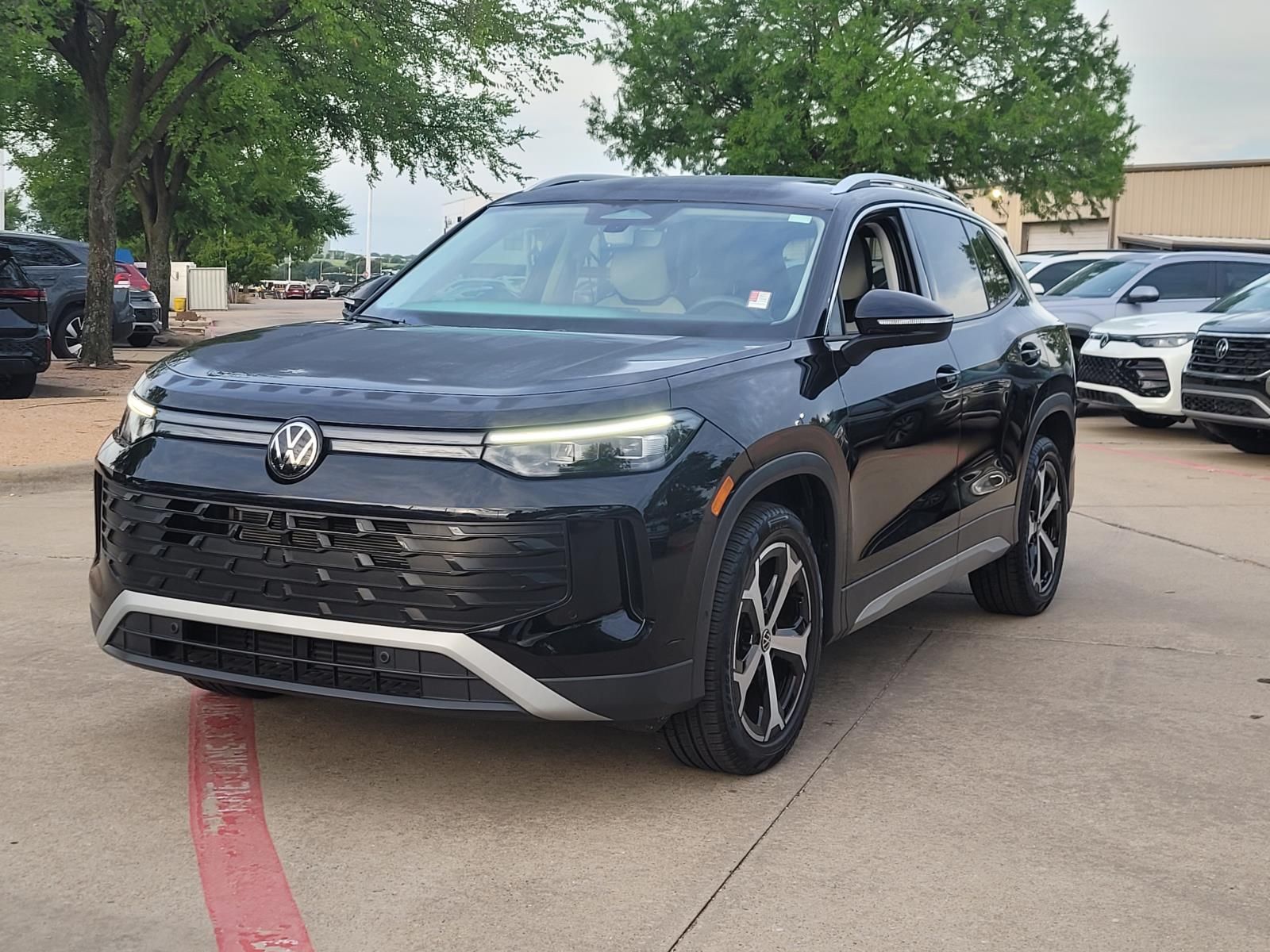 used 2025 Volkswagen Tiguan car, priced at $29,300