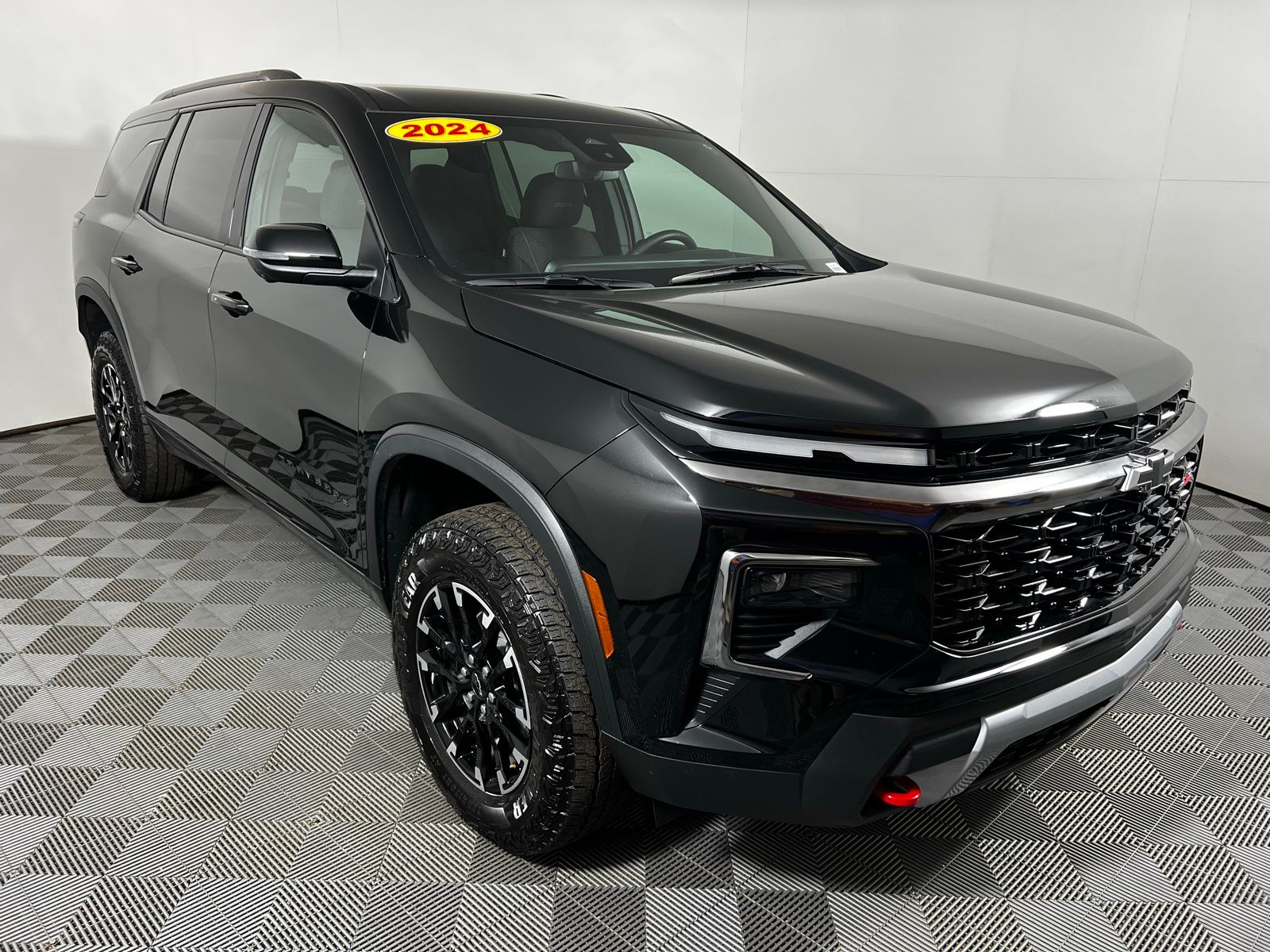 Thumbnail: 2024 Chevrolet Traverse - 3