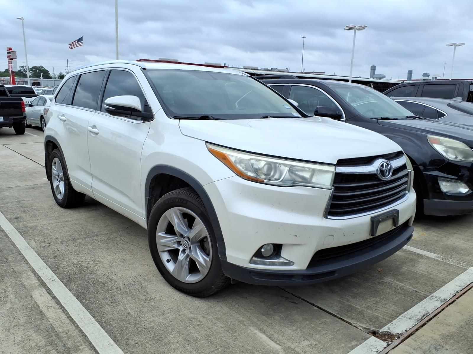 2016 Toyota Highlander Limited White at Community Honda