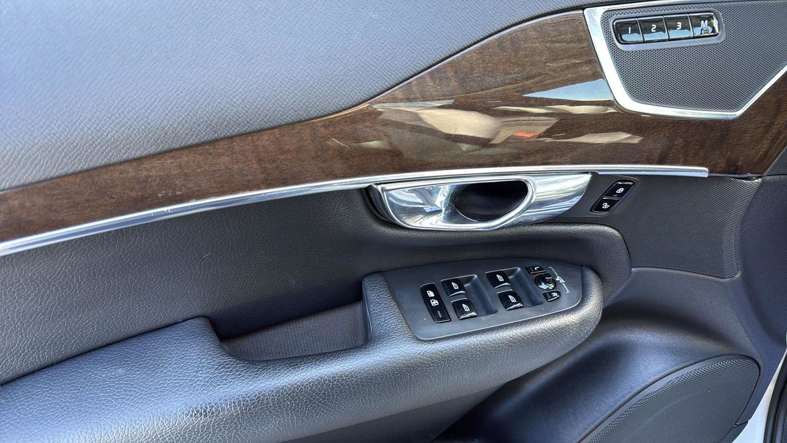 Used Car 2016 Volvo Xc90  T6 Momentum For Sale Under $20,000 In Austin, Texas