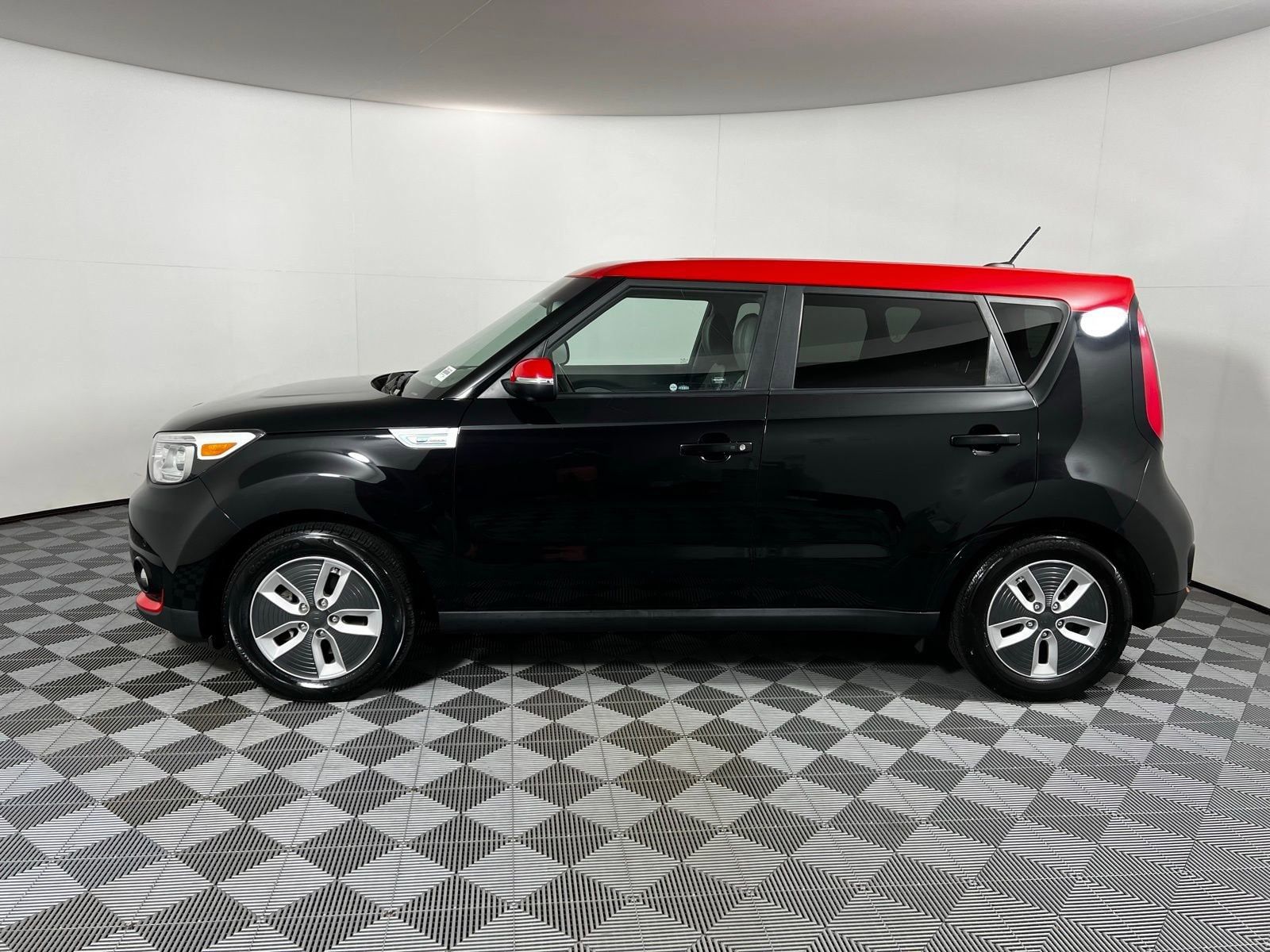 Thumbnail: 2017 Kia Soul EV - 8