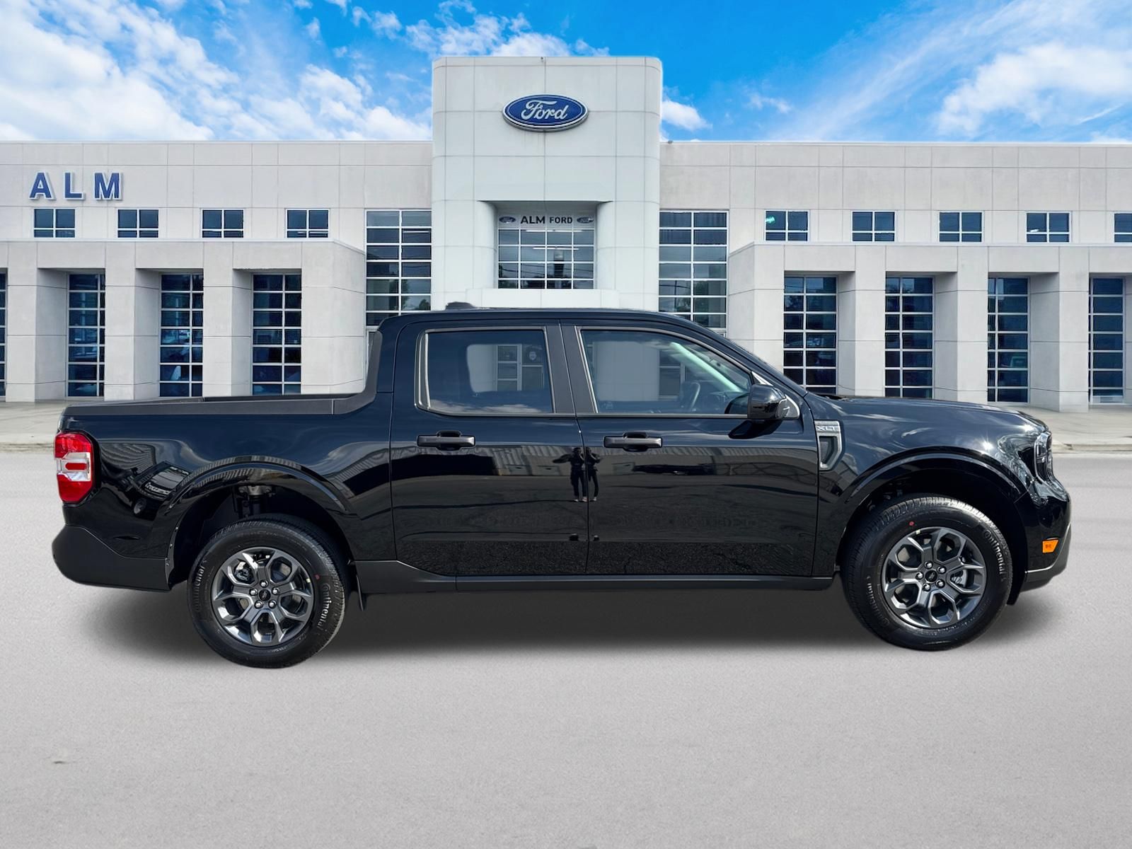 New 2026 Shadow Black Ford XLT image 5