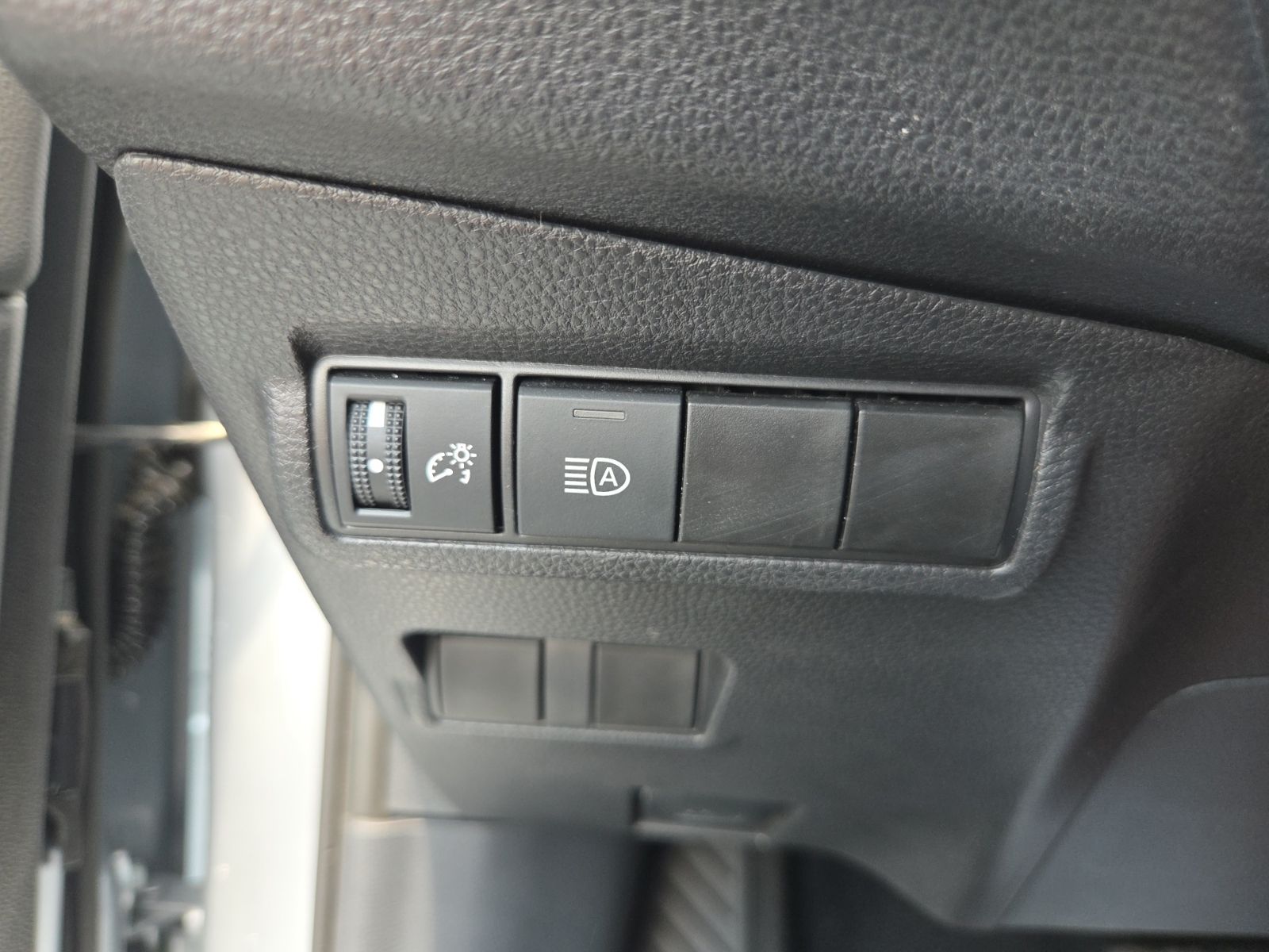 2025 Toyota Corolla Cross XLE - Photo 22