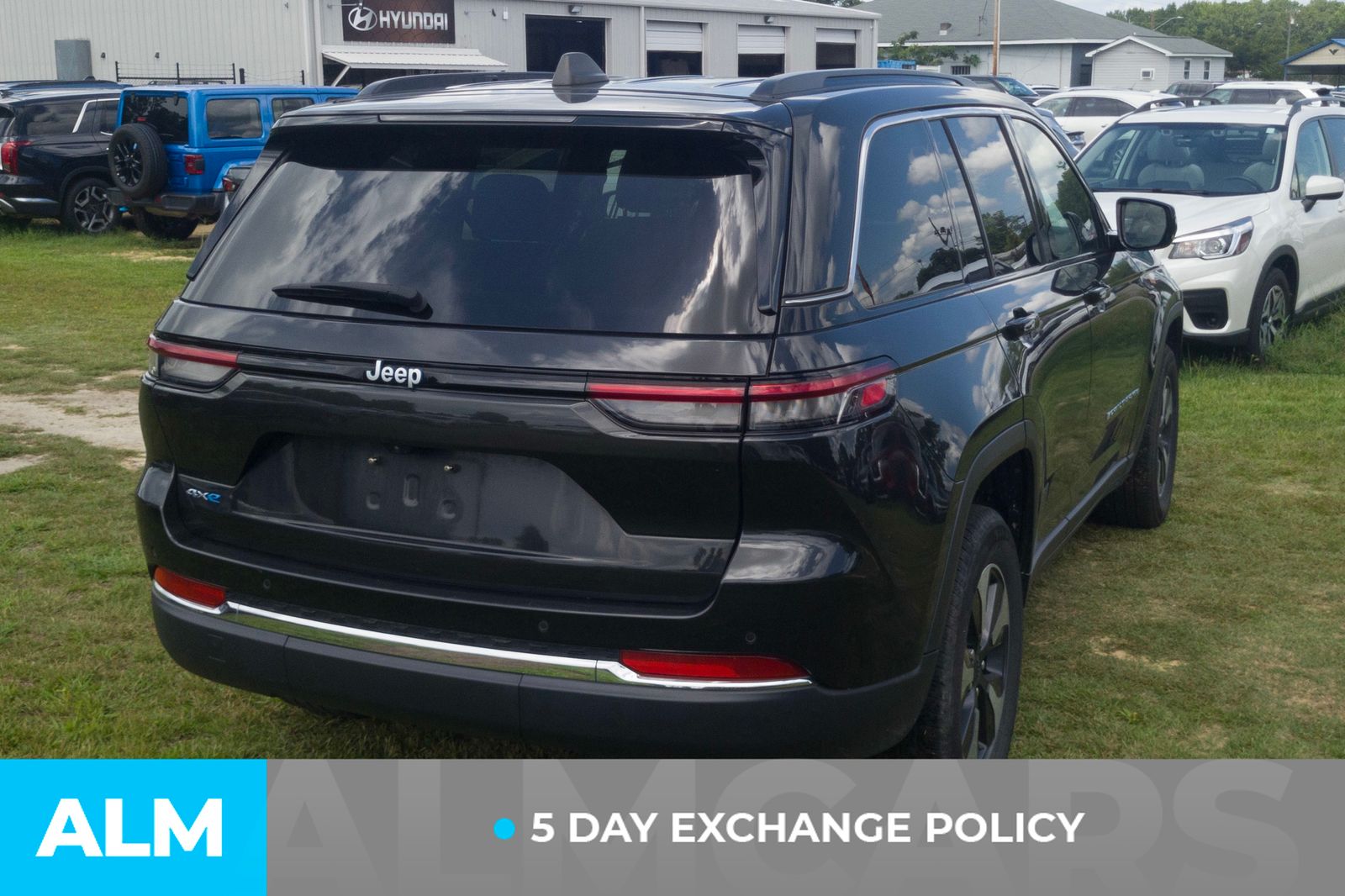 Used 2024 Pearlcoat Jeep 4xe image 3