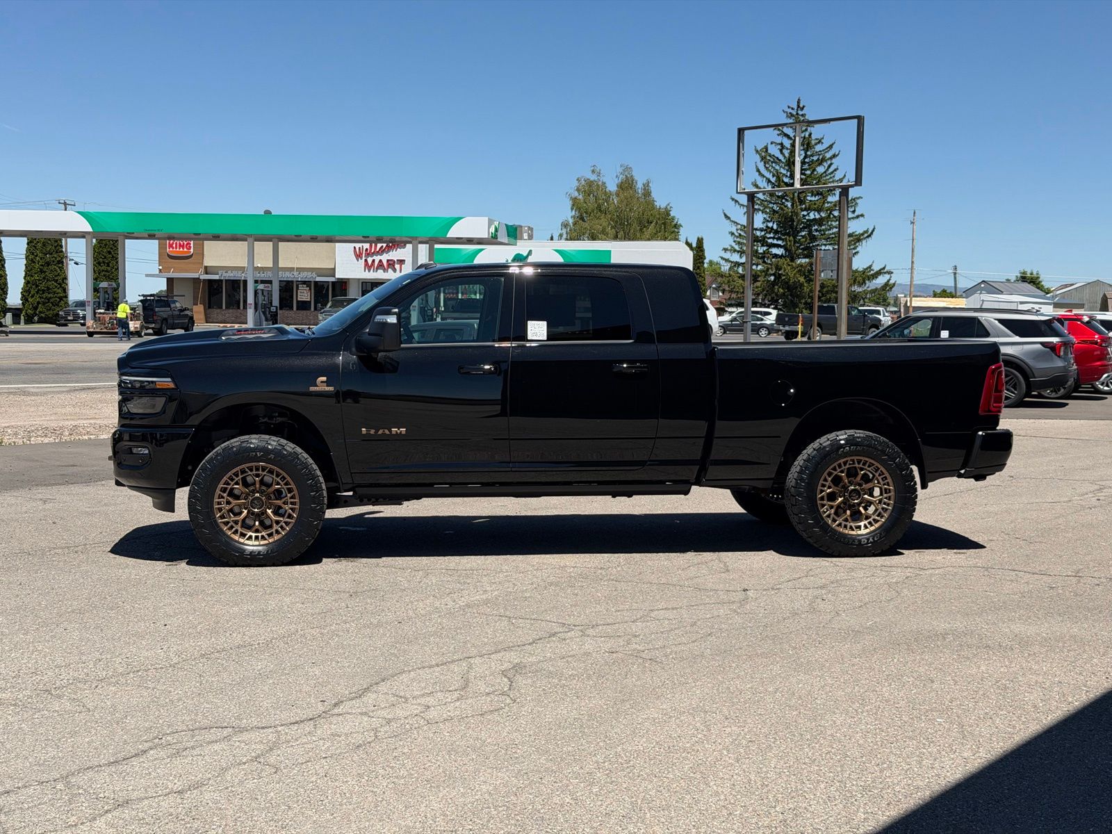 2026 RAM 3500 Laramie - Photo 11