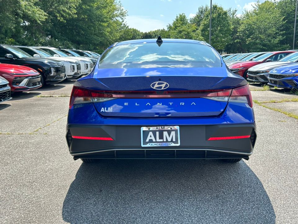 2025 Hyundai Elantra SE photo 6