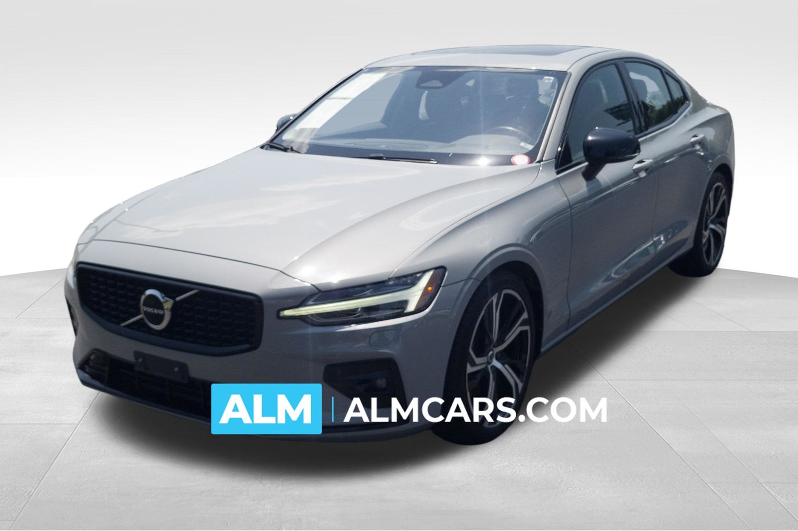 2024 Volvo S60 B5 Core Dark Theme