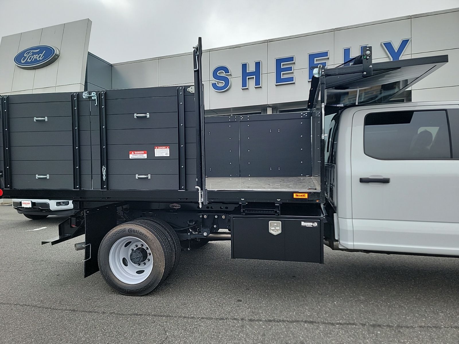 New 2025 Oxford White Ford XL DUMP BODY image 6