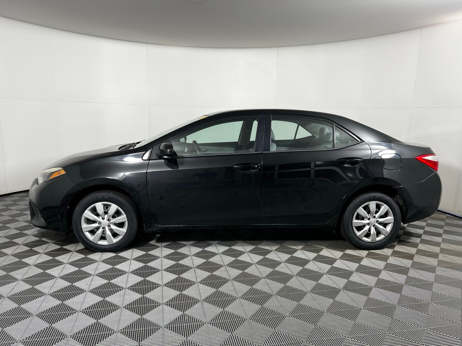 2016 Toyota Corolla LE 8