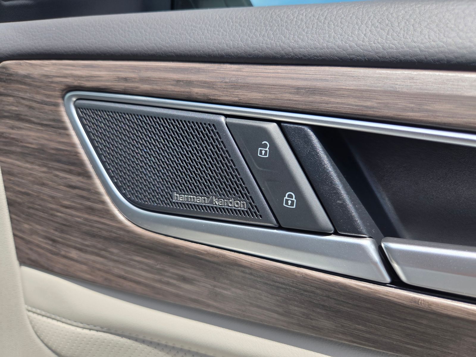new 2026 Volkswagen Atlas car, priced at $54,722