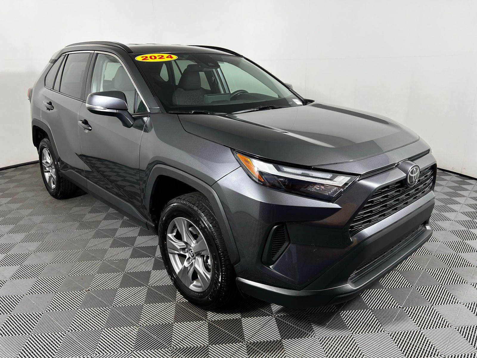 2024 Toyota RAV4 XLE 3