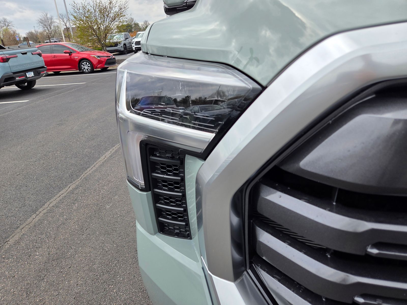 View vehicle photo 4