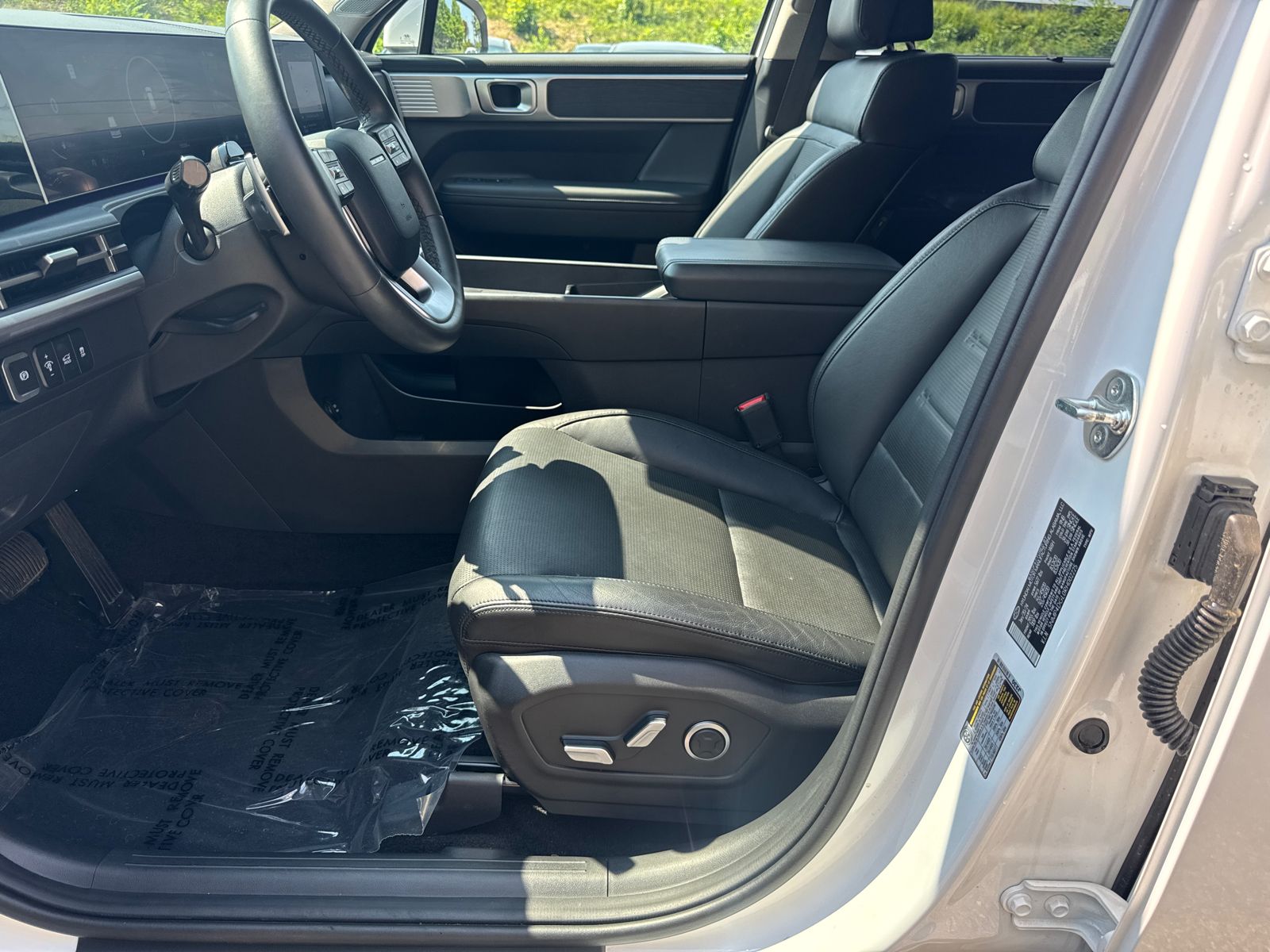 Used 2024 White Hyundai Limited image 9