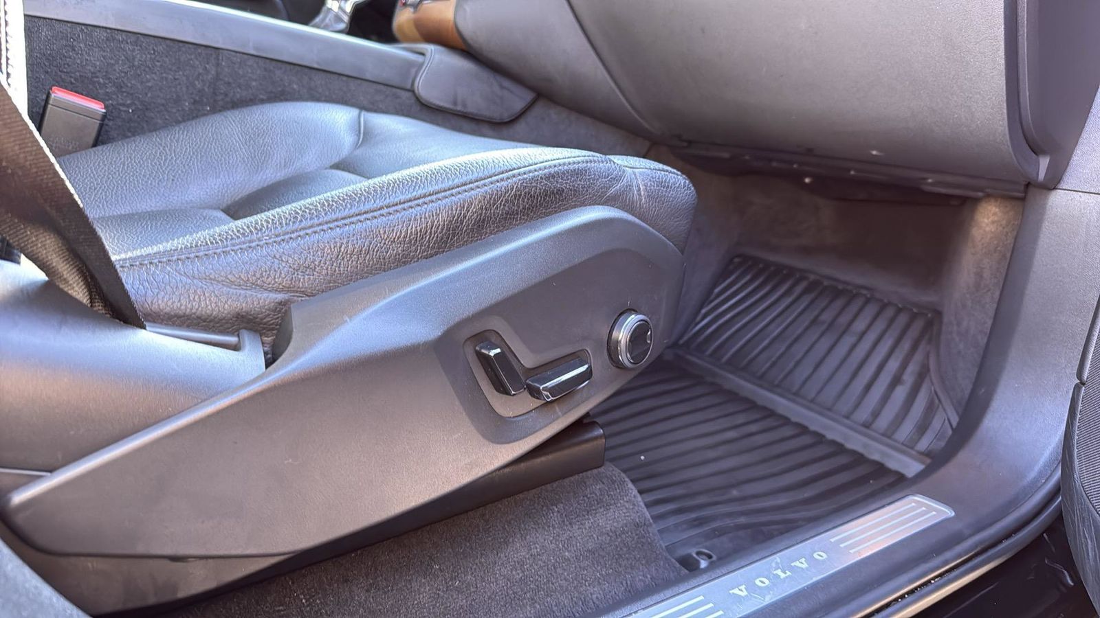 Used Car 2021 Volvo Xc90  T6 Momentum For Sale Under $30,000 In Austin, Texas