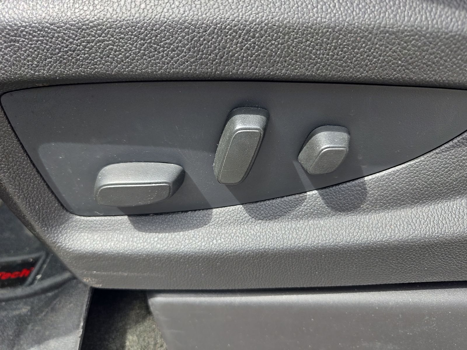 Used 2017 Red GMC SLT image 32