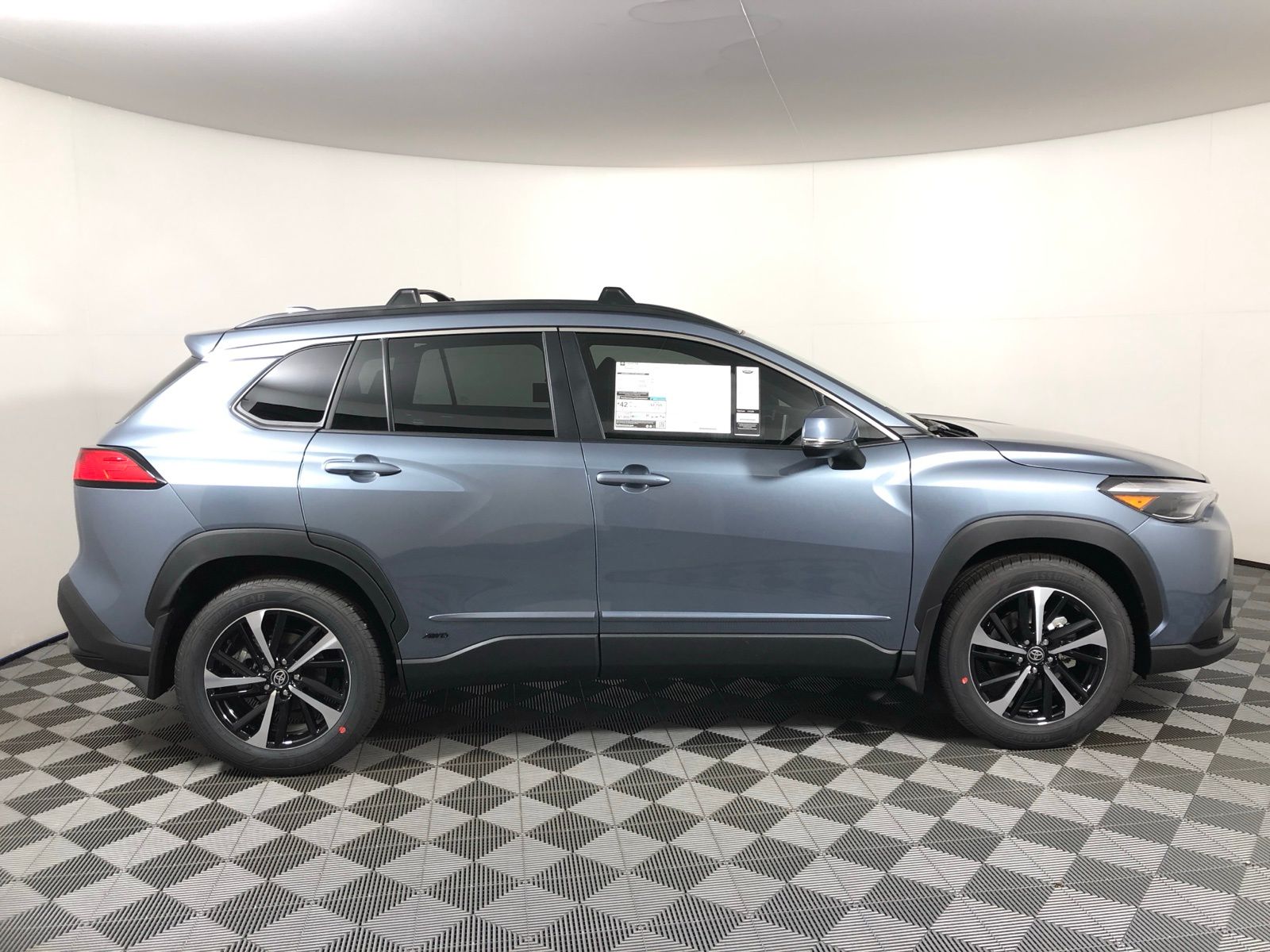 2025 Toyota Corolla Cross XSE 4