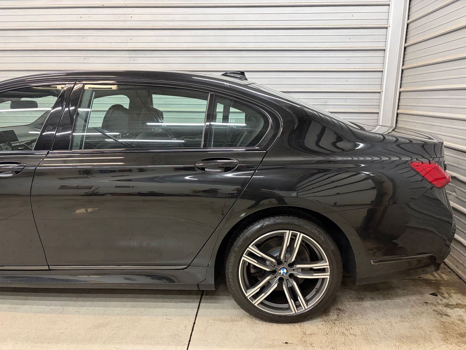 Photo 5 of 2022 BMW 7 Series 740i xDrive