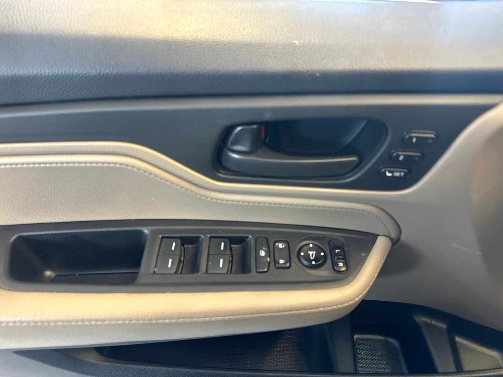 Used 2018 Forest Mist Metallic Honda EX-L image 18
