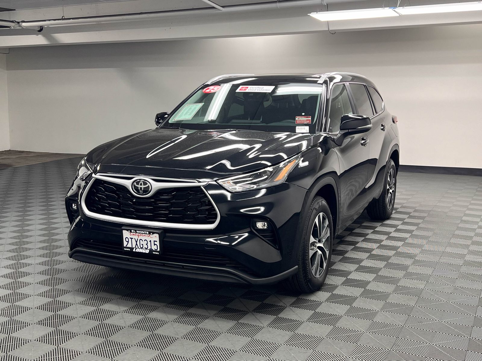 used 2025 Toyota Highlander car, priced at $43,388