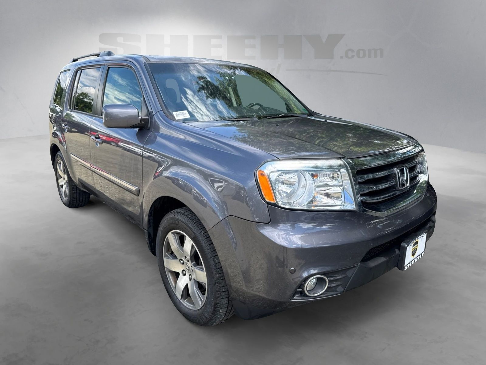 Used 2015 Modern Steel Metallic Honda Touring image 2
