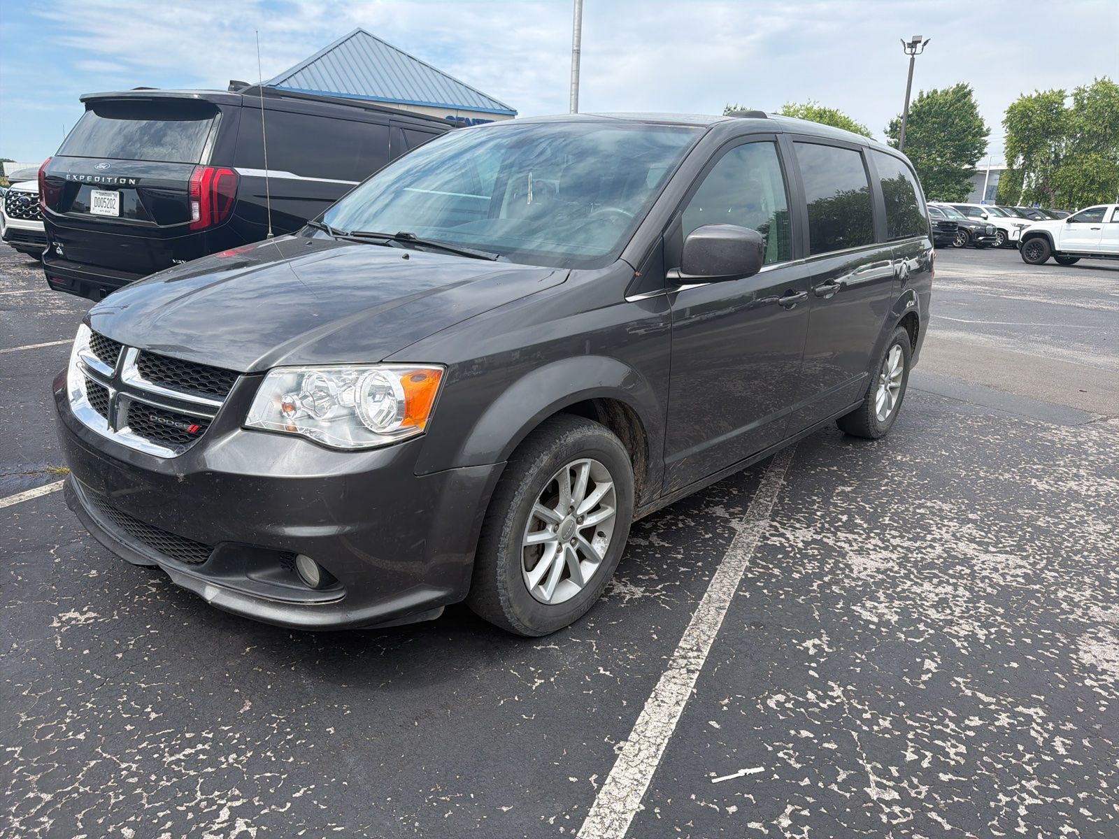 Gray (Granite Pearlcoat) 2019 Dodge Grand Caravan SXT FWD Minivan Front-Wheel Drive 6-Speed Automatic