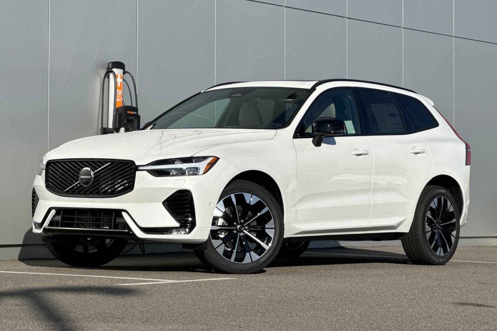 2026 Volvo XC60 B5 Plus AWD