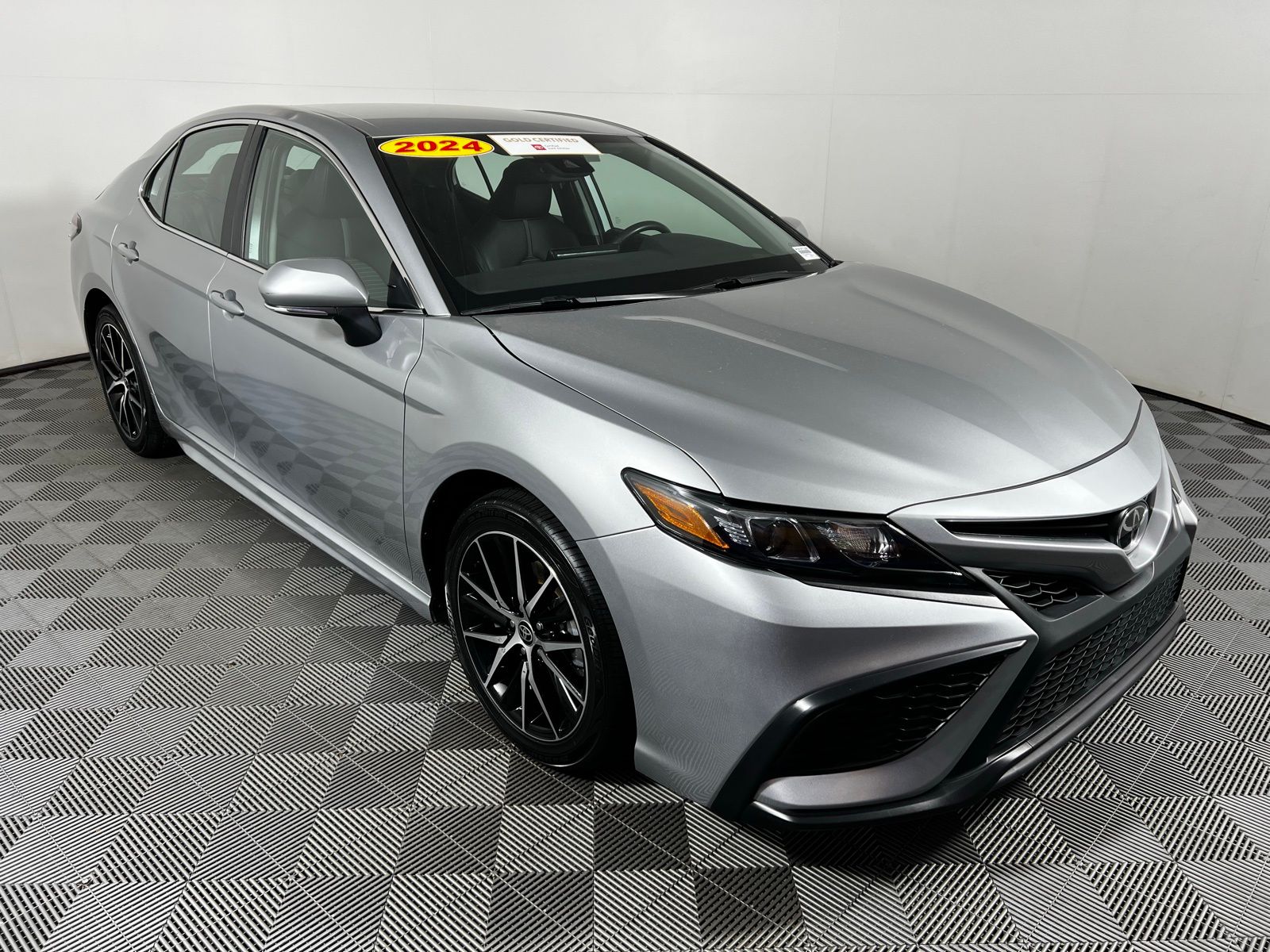 2024 Toyota Camry SE 3