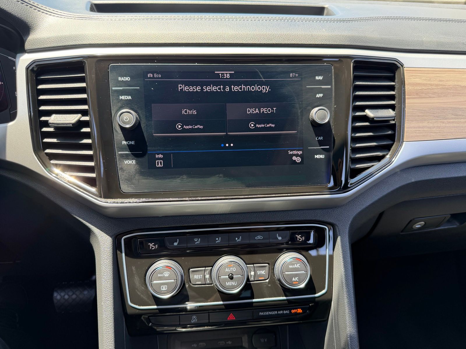 Used 2022  Volkswagen SEL image 5