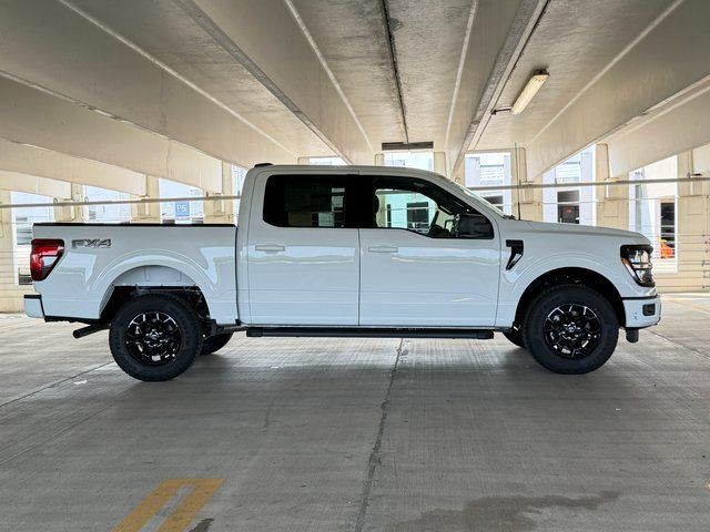 New 2026 Oxford White Ford XLT image 7