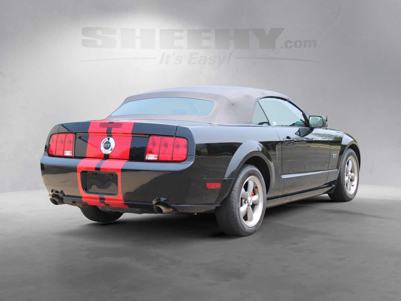 Used 2006 Black Ford GT Deluxe image 7