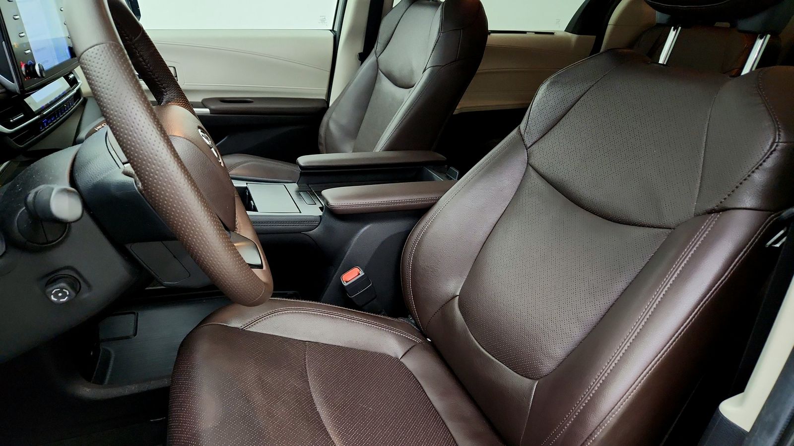 Used 2024  Toyota Platinum image 26
