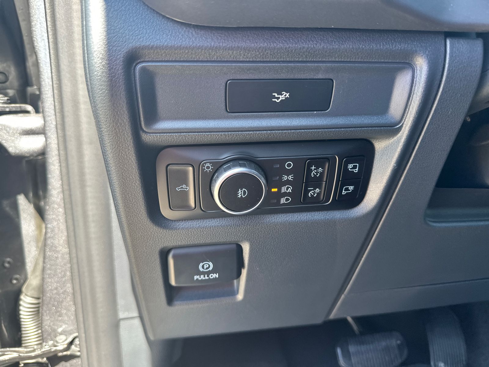 New 2026 Carbonized Gray Metallic Ford XLT image 23