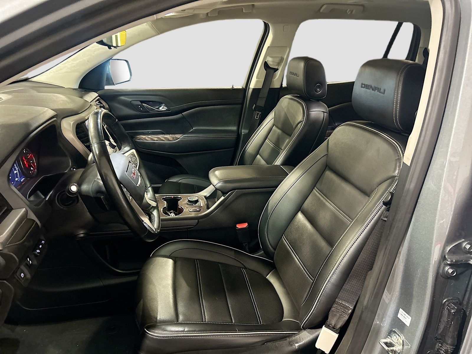Used 2023 Silver GMC Denali image 22