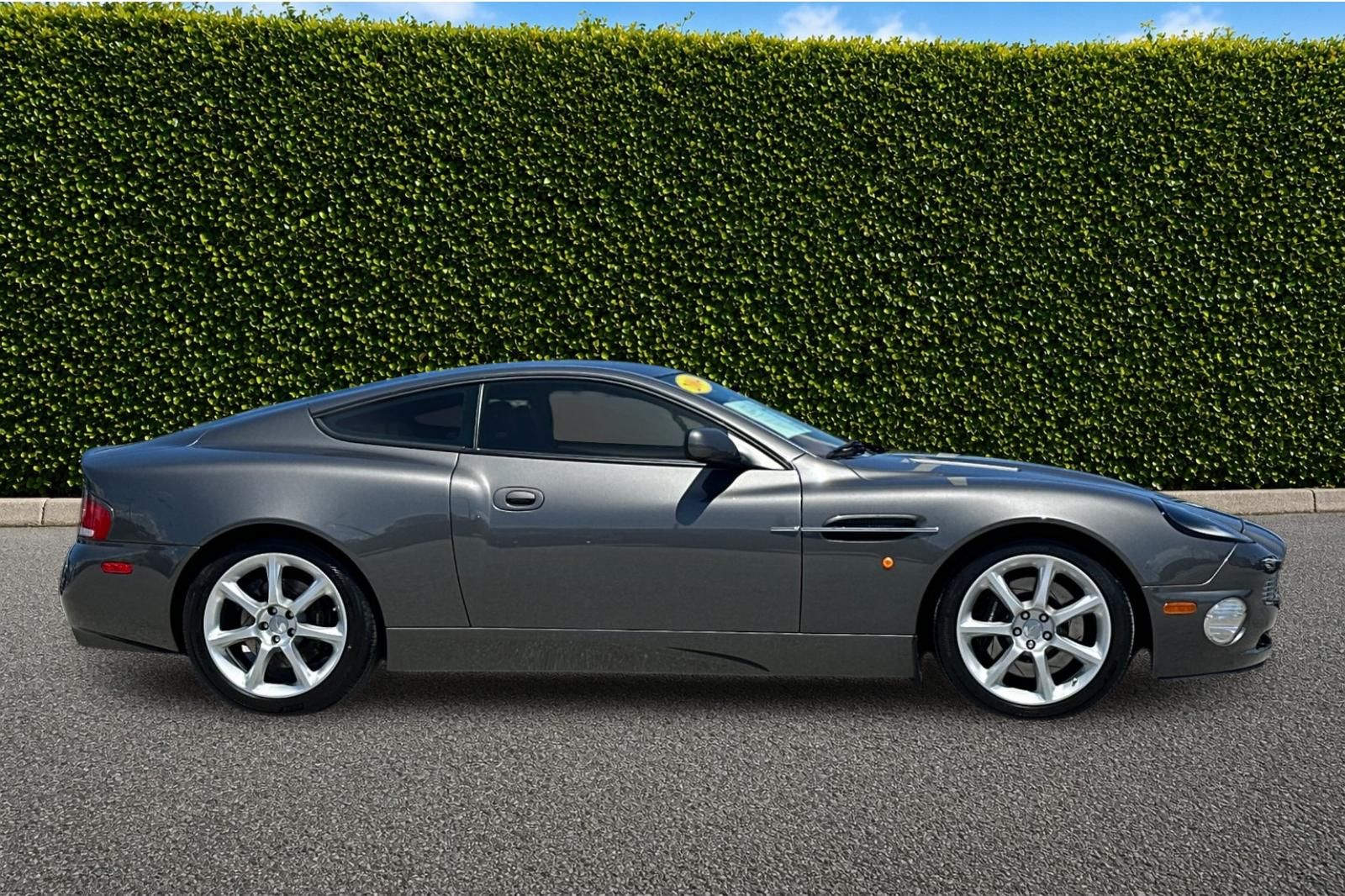 Used 2004  Aston Martin V12 image 3