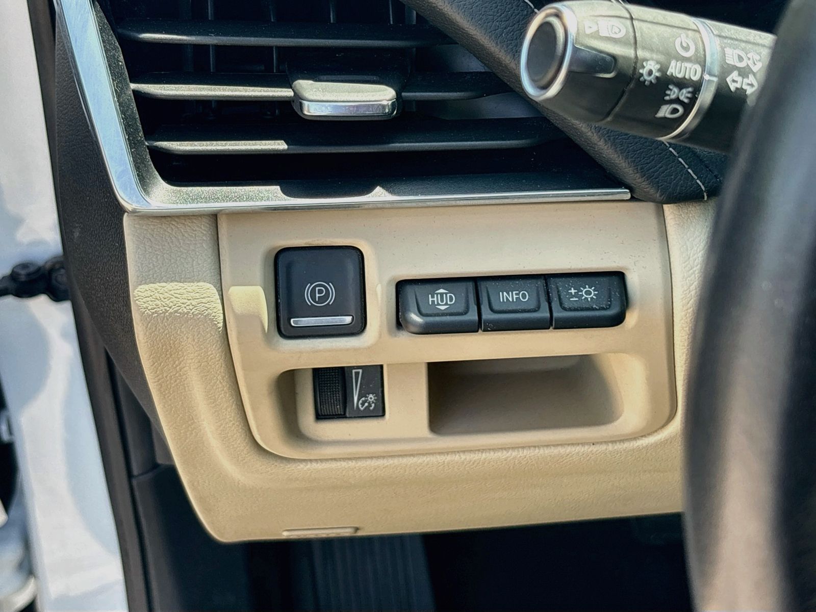 Used 2024 White Cadillac Premium Luxury image 10