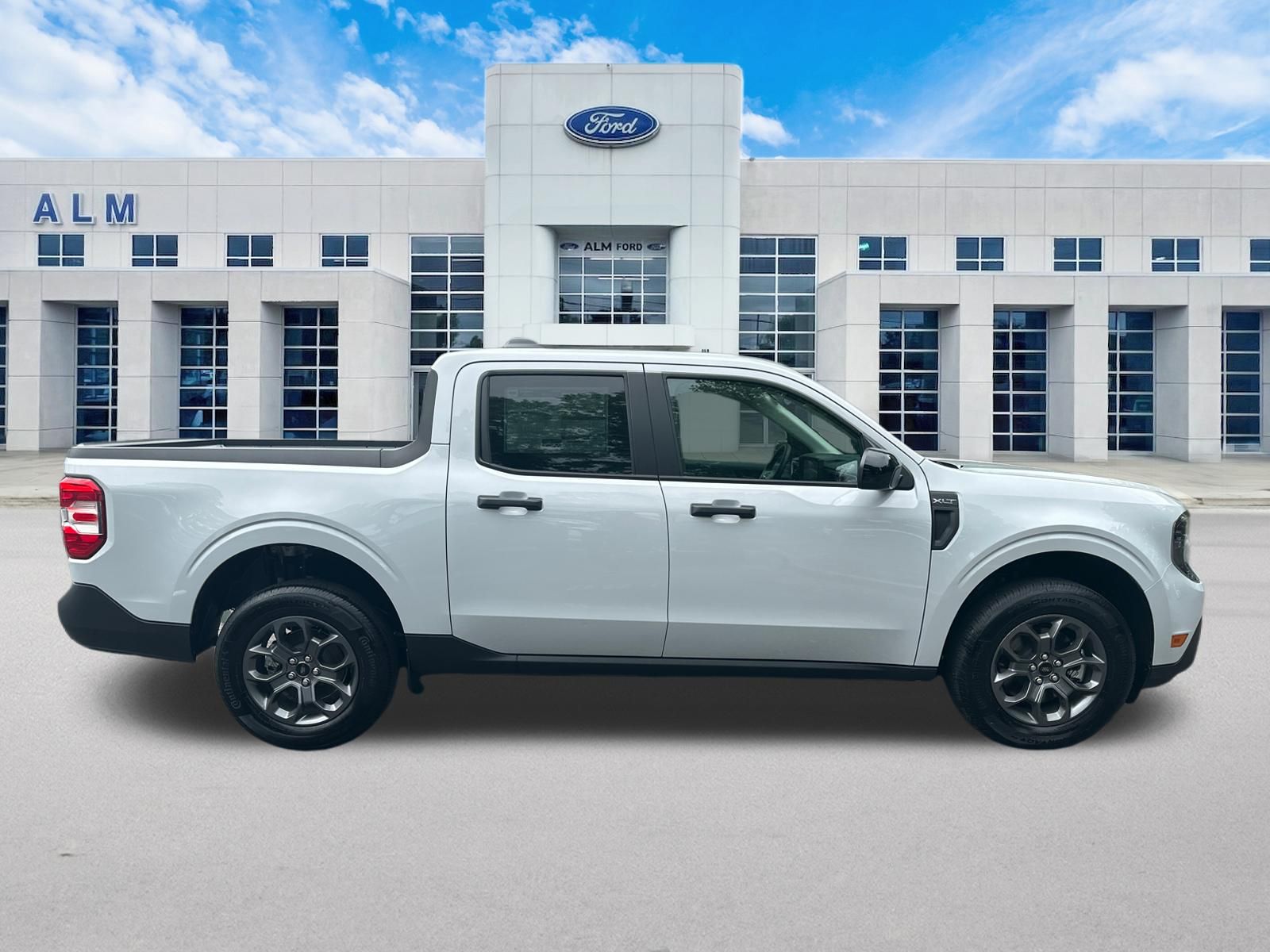 New 2026 Space White Metallic Ford XLT image 5