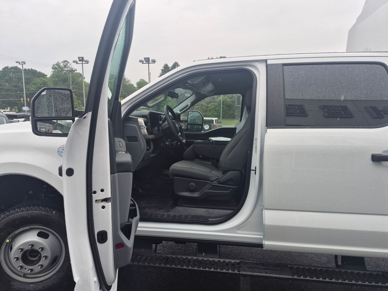 New 2026 Oxford White Ford XL SERVICE BODY image 17
