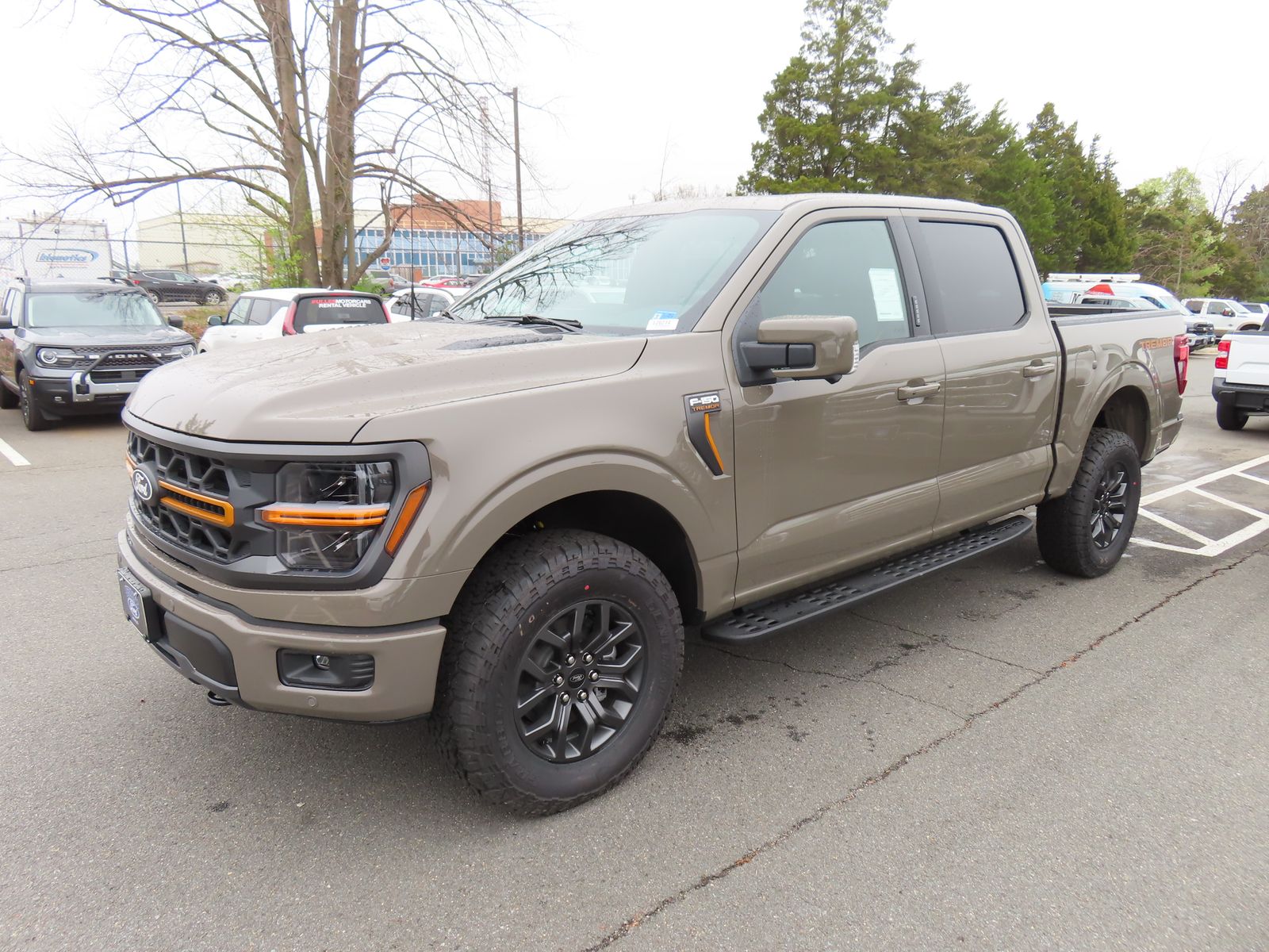 View vehicle photo 3