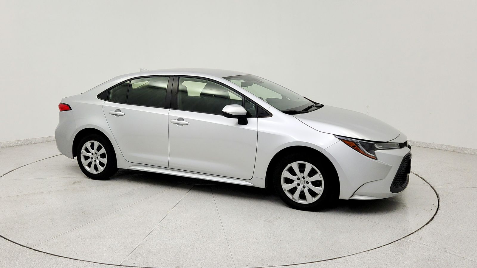 Used 2021 Silver Toyota LE image 9