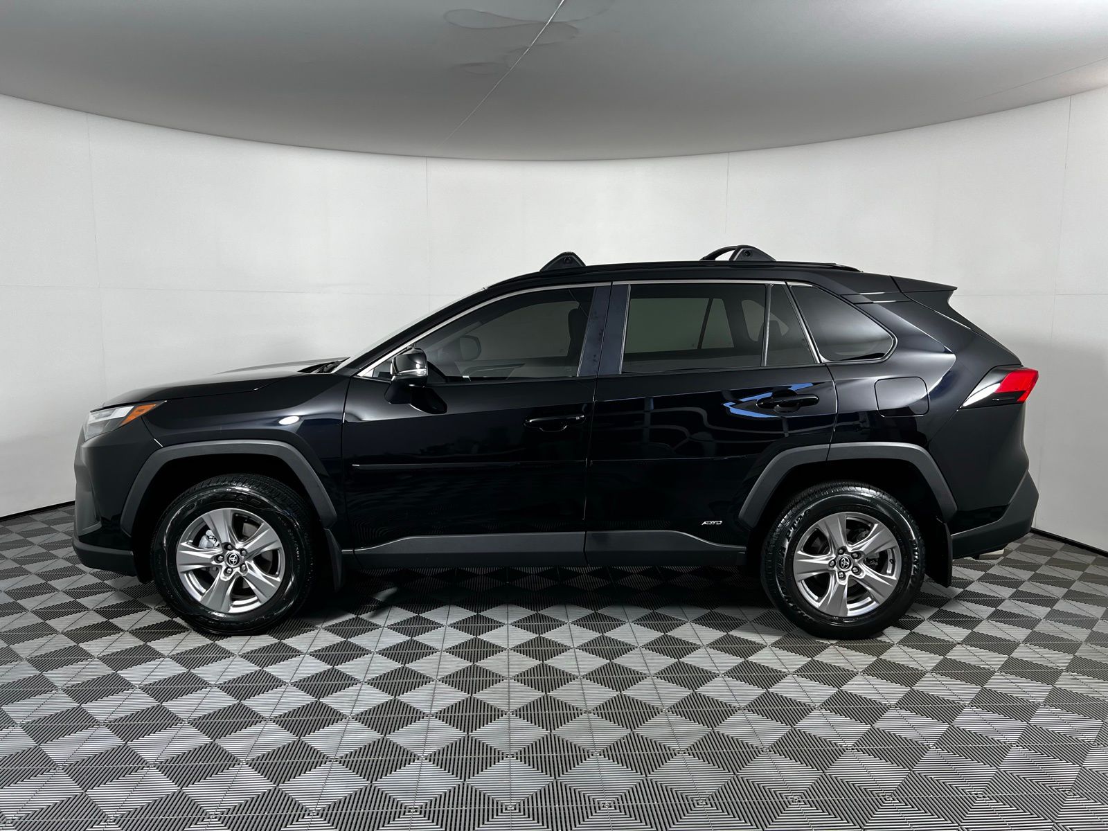 Thumbnail: 2022 Toyota RAV4 - 8