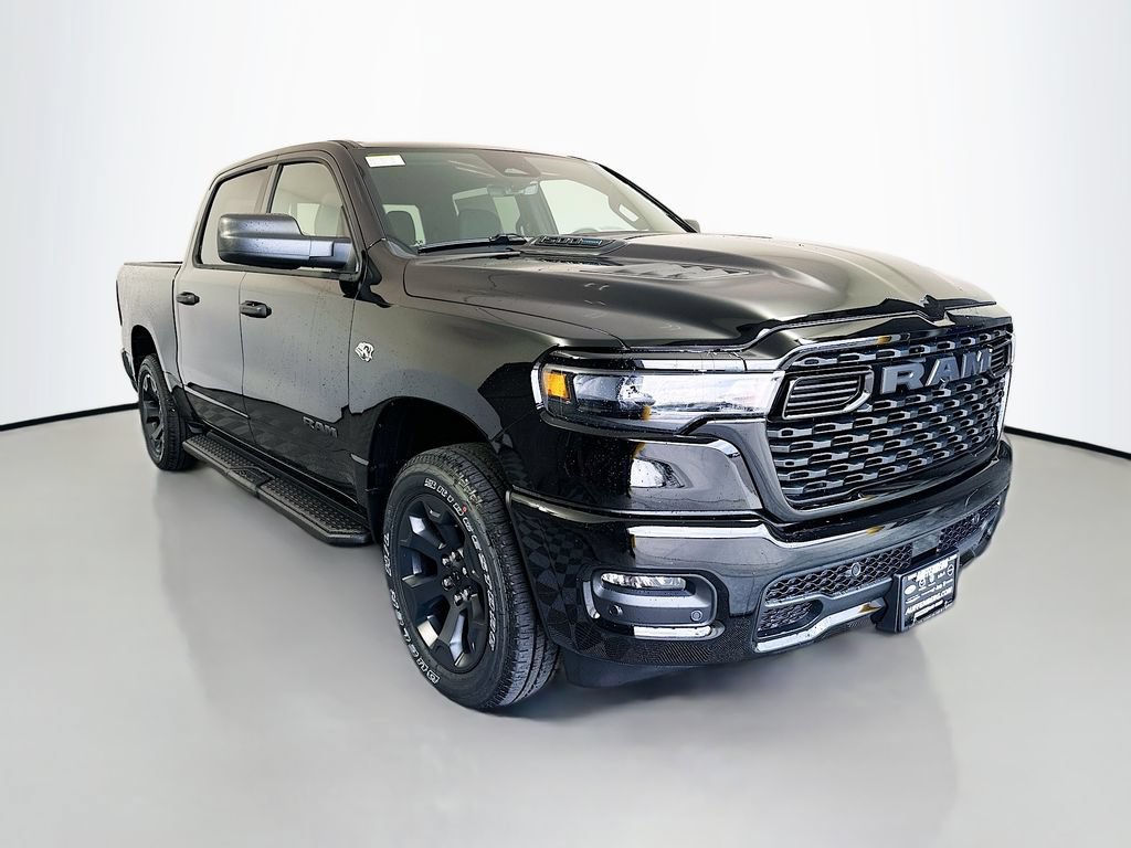 Diamond Black Crystal Pearlcoat 2026 RAM 1500 Pickup Truck Four-Wheel Drive 8-Speed Automatic