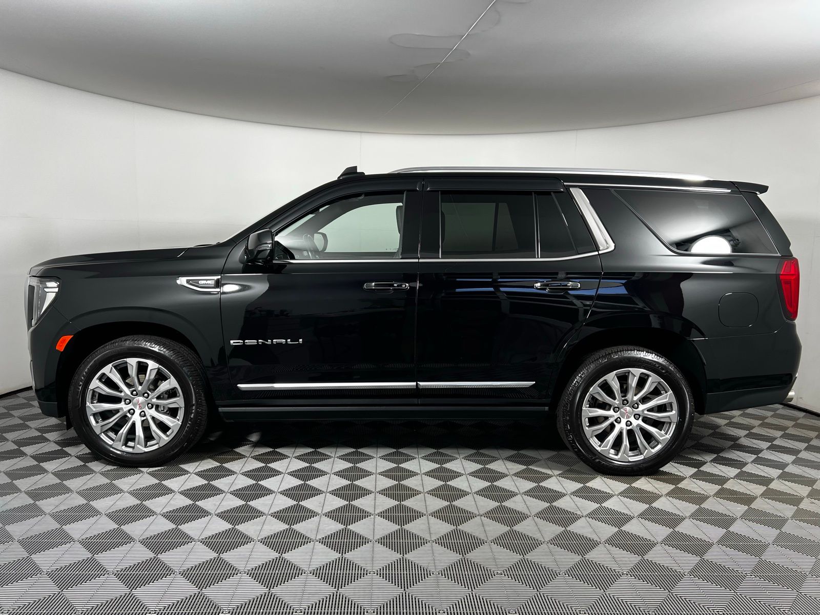 2022 GMC Yukon Denali 8
