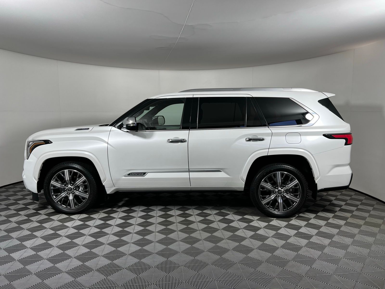 Thumbnail: 2023 Toyota Sequoia - 8